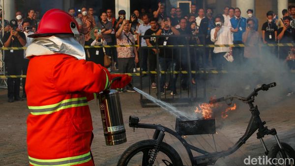 APAR Khusus Kendaraan Listrik