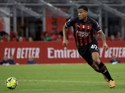 Aster Vranckx juga tak kelihatan musim ini. Gelandang Belgia berusia 20 tahun itu cuma bermain 10 kali, kesulitan merebut tempat di lini tengah Milan. Kabarnya Milan takkan mempermanenkan Vranckx yang dipinjam dari Wolfsburg. (Foto: Giuseppe Cottini/AC Milan via Getty Images)