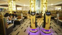 Asyiknya Makan Diantar Robot di Zenbu Tanjung Barat