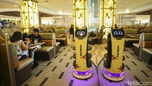 Asyiknya Makan Diantar Robot di Zenbu Tanjung Barat