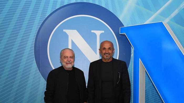 NAPLES, ITALY - JULY 02: Luciano Spalletti, Aurelio De Laurentiis visit the club training ground on July 02, 2021 in Naples, Italy. (Photo by SSC NAPOLI/SSC NAPOLI via Getty Images)