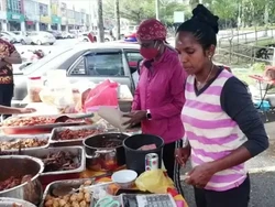 Penjual Nasi Lemak Viral Tak Bahagia hingga Restoran Ludahi Makanan Pelanggan