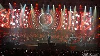 Megahnya Konser Orkestra Dewa 19 di Surabaya pada Hari Pertama