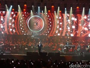 Megahnya Konser Orkestra Dewa 19 di Surabaya pada Hari Pertama Megahnya Konser Orkestra Dewa 19 di Surabaya pada Hari Pertama