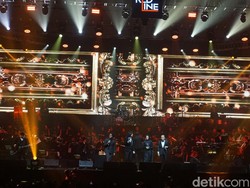 Hari Pertama Orkestra Dewa 19 di Surabaya: Dibuka Ardhito Ditutup Ari Lasso