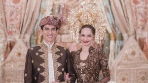 7 Foto Enzy Storia Dinikahi Diplomat, Cantik Jadi Pengantin Minang