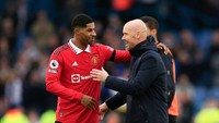 Marcus Rashford adalah pemain MU paling tajam musim ini dan Erik ten Hag menjadikannya salah satu pemain yang diajak mendiskusikan topik-topik penting terkait skuad. Foto: Offside via Getty Images/Daniel Chesterton/Offside