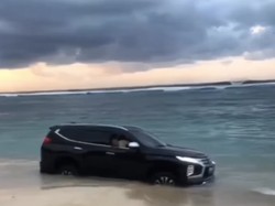 Geger Mobil Pajero Nyasar Sampai Masuk ke Pantai Bali