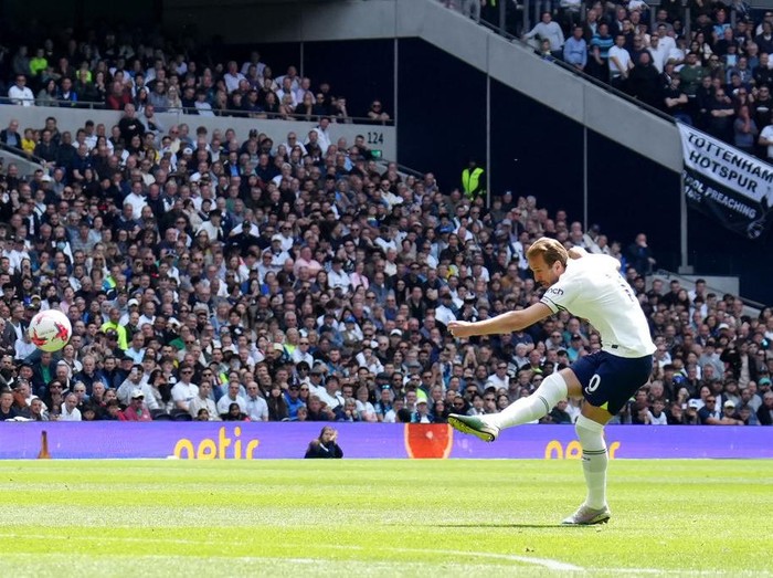 Tottenham Hotspur's Harry Kane scores their side's first goal of the game during the Premier League match at the Tottenham Hotspur Stadium, London. Picture date: Saturday May 20, 2023. (Photo by John Walton/PA Images via Getty Images)