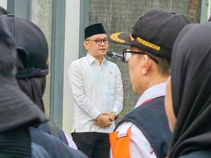Kang Ace Lepas Panitia Haji: PPIH Hadir untuk Jemaah, Bukan untuk Naik Haji