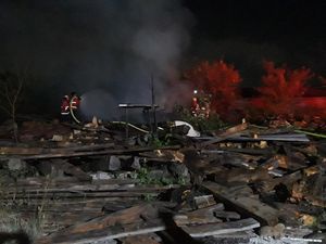 Bahan Bekas Kapal Ludes Terbakar di Kawasan Pelabuhan Benoa Bahan Bekas Kapal Ludes Terbakar di Kawasan Pelabuhan Benoa