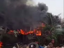 Kebakaran Lapak Sampah di Pluit Padam, 26 Rumah dan 124 Orang Terdampak