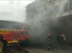 Ruko Gudang Sepatu dan Sandal di Bogor Terbakar, Diduga Akibat Korsleting