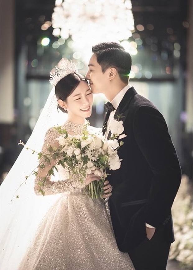Lee Seung Gi dan Lee Da In/Foto: Instagram @Byhumanmade Wedding