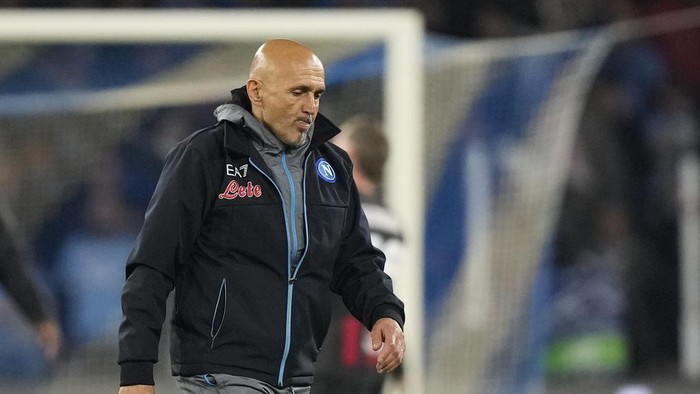 Napolis head coach Luciano Spalletti leaves the pitch in dejection at the end of the Champions League quarterfinal second leg soccer match between Napoli and AC Milan, at Naples Diego Armando Maradona stadium, Wednesday, April 19, 2023. (AP Photo/Andrew Medichini)