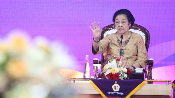 Momen Megawati Hadiri Peluncuran 58 Buku di Lemhannas