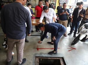 Ancam Bongkar, Pemkot Jakut Beri Tanda Batas Ruko yang Makan Jalan Ancam Bongkar, Pemkot Jakut Beri Tanda Batas Ruko yang Makan Jalan