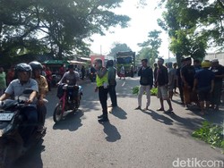 Gagal Salip Truk, Pembina Pramuka di Probolinggo Tewas Terlindas