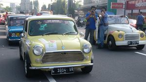 Potret Ratusan Mobil Kuno Wara-wiri di Magelang
