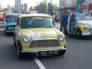 Potret Ratusan Mobil Kuno Wara-wiri di Magelang