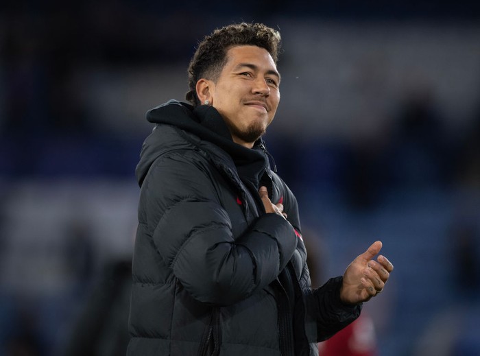 LEICESTER, ENGLAND - MAY 15: Roberto Firmino of Liverpool celebrates to fans following the Premier League match between Leicester City and Liverpool FC at The King Power Stadium on May 15, 2023 in Leicester, United Kingdom. (Photo by Joe Prior/Visionhaus via Getty Images)