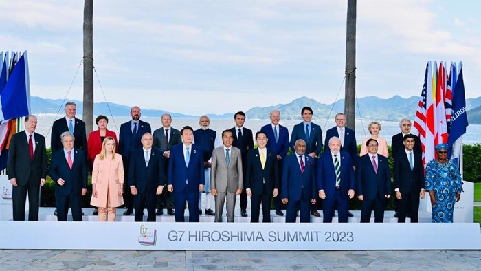 Sesi foto pimpinan negara G7 dan negara mitra