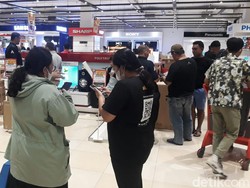 Transmart Full Day Sale Masih Padat Pengunjung, Ada Diskon Smart TV Sampai Rp 4 Juta!