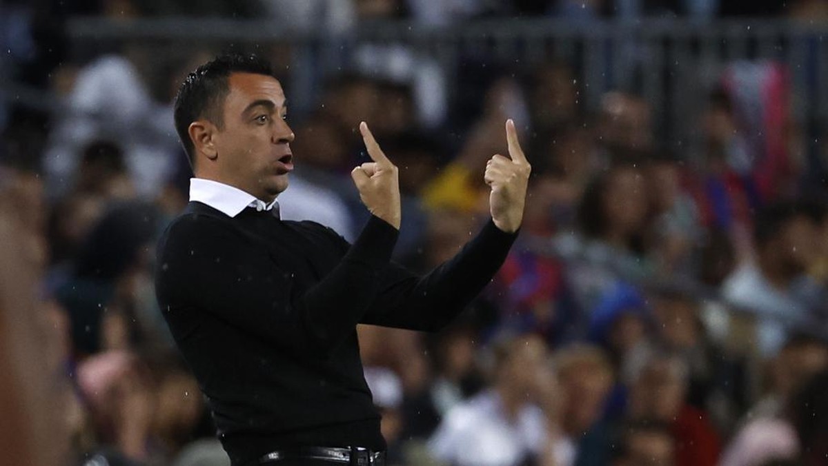 Xavi Hernandez tak mau pusingkan soal kontrak baru dengan Barcelona (AP/Joan Monfort)