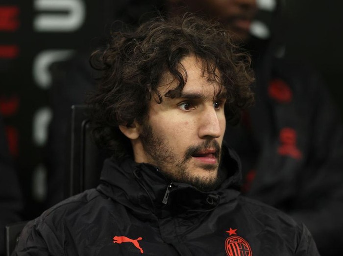 MILAN, ITALY - FEBRUARY 26: Yacine Adli of AC Milan looks on prior to the Serie A match between AC Milan and Atalanta BC at Stadio Giuseppe Meazza on February 26, 2023 in Milan, Italy. (Photo by Francesco Scaccianoce/Getty Images)