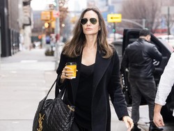 Angelina Jolie soal Palestina-Israel: Keluarga Dibunuh, Dunia Hanya Menyaksikan