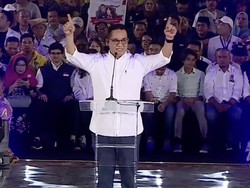 Anies Ajak Relawan Main Bersih, Jangan Terpancing Oknum Perusak Baliho