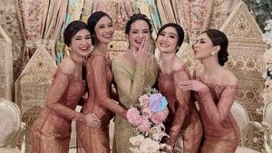 7 Potret Enzy Storia dan Para Bridesmaid, Cantik Berbalut Kebaya-Songket