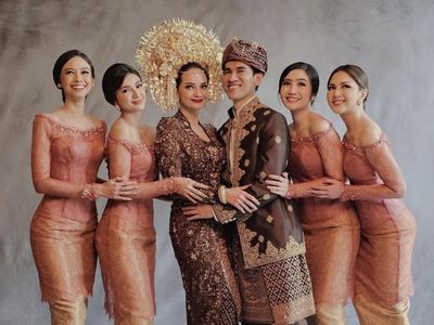 7 Inspirasi Baju Bridesmaid dari Pernikahan Selebriti, Anggun dan Elegan