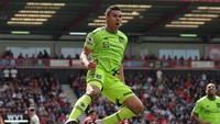 Casemiro baru menjadi pemain MU musim ini. Tapi berkat segudang pengalaman, plus karakternya, dengan cepat Casemiro menjadi salah satu pemain berpengaruh MU. Foto: REUTERS/DAVID KLEIN