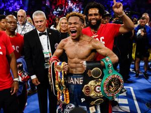 Devin Haney Kalahkan Lomachenko, Pertahankan Empat Sabuk Juara