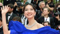 7 Gaya Glamor Raline Shah di Cannes Film Festival 2023, Ketemu Salma Hayek