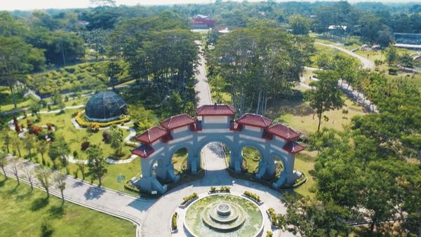 Potret Kebun Raya Terbaik di Indonesia 2023, Punya Taman Labirin