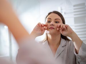 8 Cara Meniruskan Pipi Tanpa Operasi dan Obat, Efektif serta Cukup Mudah 8 Cara Meniruskan Pipi Tanpa Operasi dan Obat, Efektif serta Cukup Mudah