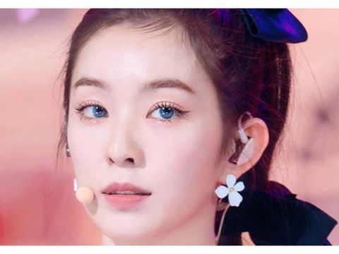 Irene Red Velvet dengan softlens biru