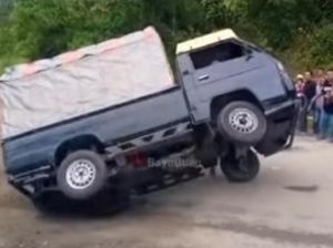 Sahroni Nyolek soal Jalan Rusak di Tapsel, Wagub Ijeck Bilang Begini Sahroni Nyolek soal Jalan Rusak di Tapsel, Wagub Ijeck Bilang Begini