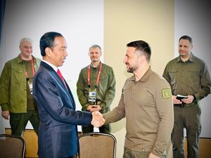 Jokowi Bertemu Zelensky di Sela KTT G7 Hiroshima: Senang Berjumpa Lagi