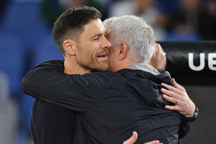 ROME, ITALY - MAY 11: Bayer Leverkusen trainer Xabi Alonso, Roma trainer Jose Mourinho seen during the UEFA Europa League semi-final first leg match between AS Roma and Bayer 04 Leverkusen at Stadio Olimpico on May 11, 2023 in Rome, Italy. (Photo by Massimo Insabato ATPImages/Getty Images)