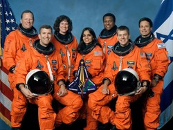 Prada Akan Merancang Baju Astronot untuk Misi ke Bulan 2025