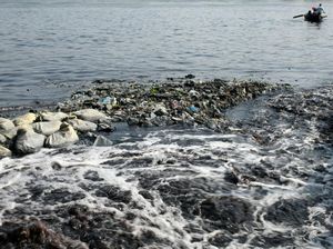 Melihat Sungai Paling Tercemar di Dhaka Melihat Sungai Paling Tercemar di Dhaka