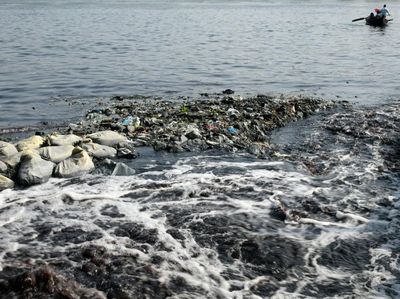 Melihat Sungai Paling Tercemar di Dhaka