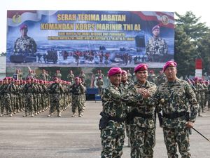 Momen KSAL Pimpin Sertijab Mayjen TNI Nur Alamsyah Jadi Dankormar Momen KSAL Pimpin Sertijab Mayjen TNI Nur Alamsyah Jadi Dankormar