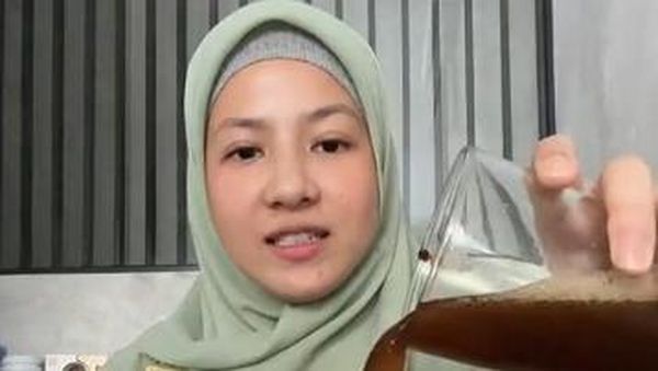 Natasha Rizky Jago Racik Es Kopi yang Nikmat dan Segar