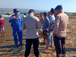 Perahu Terbalik Diterjang Ombak, 2 Nelayan Jember Hilang