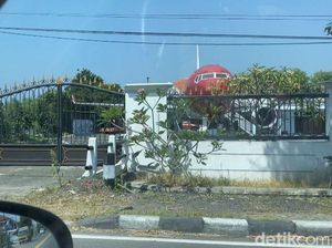 Alasan Sultan Nganjuk Parkir Pesawat Depan Rumah Alasan Sultan Nganjuk Parkir Pesawat Depan Rumah