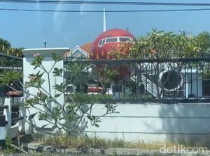 Mulianya Sultan Nganjuk Parkir Pesawat Depan Rumah Demi Senangkan Ortu Mulianya Sultan Nganjuk Parkir Pesawat Depan Rumah Demi Senangkan Ortu